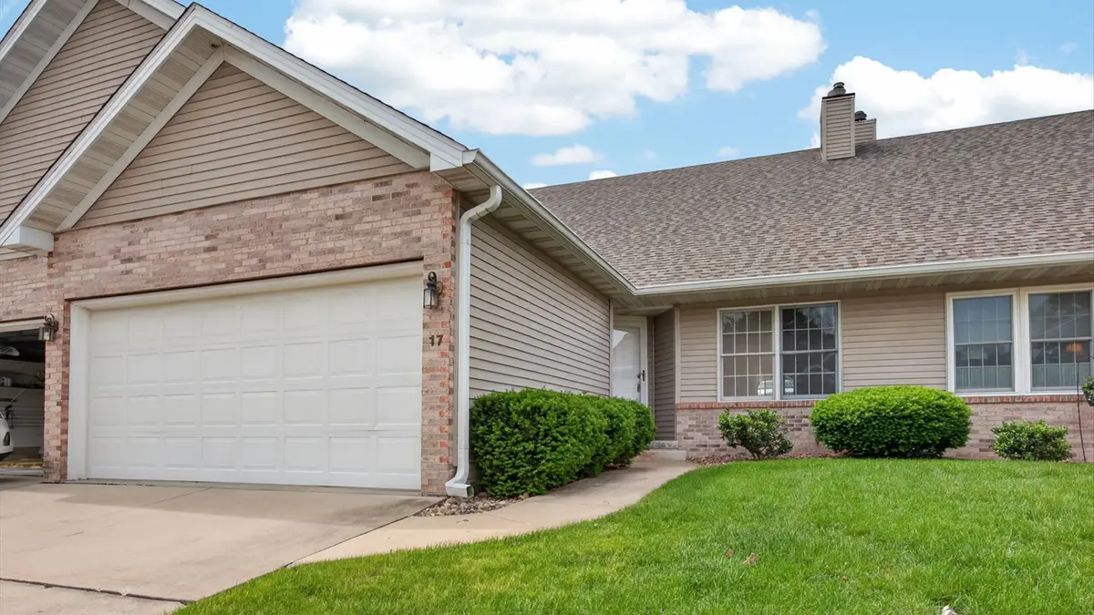 107 N Blair DR #17, Normal, IL 61761