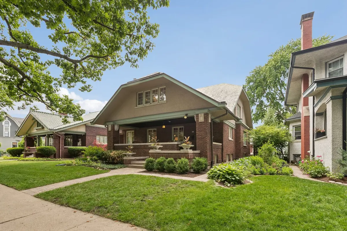 639 S Elmwood AVE, Oak Park, IL 60304