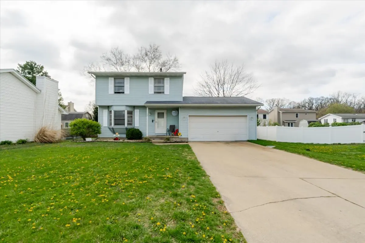 12 Spiria CT, Bloomington, IL 61701