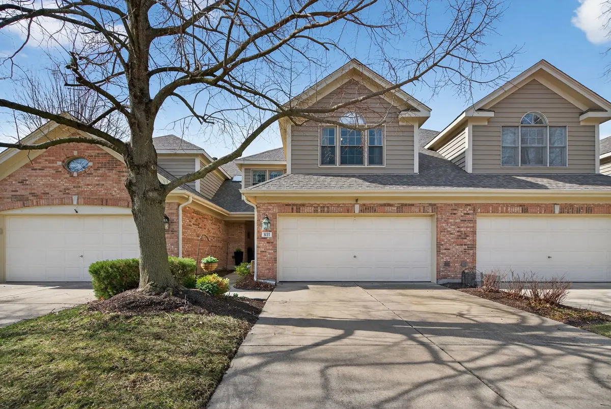 811 King Henry LN, St. Charles, IL 60174