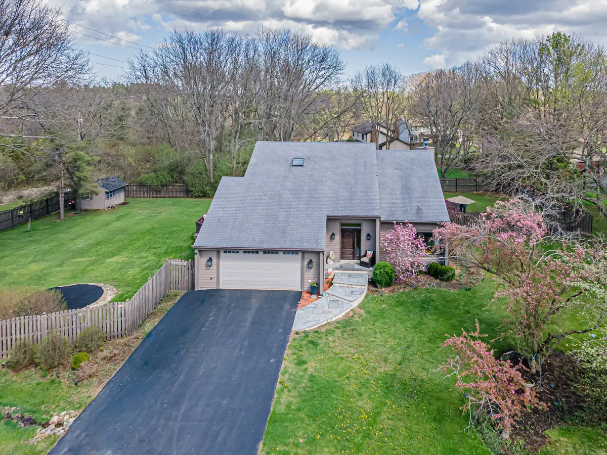 30949 N Leesley CT, Libertyville, IL 60048
