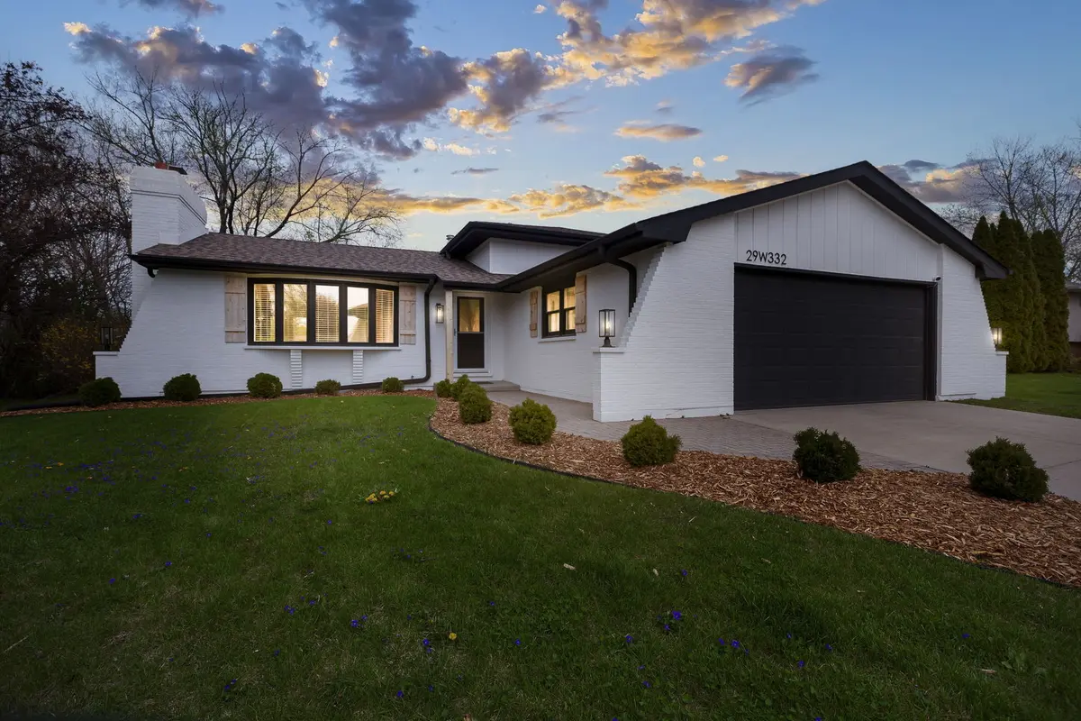 29W332 Mark DR, Naperville, IL 60564