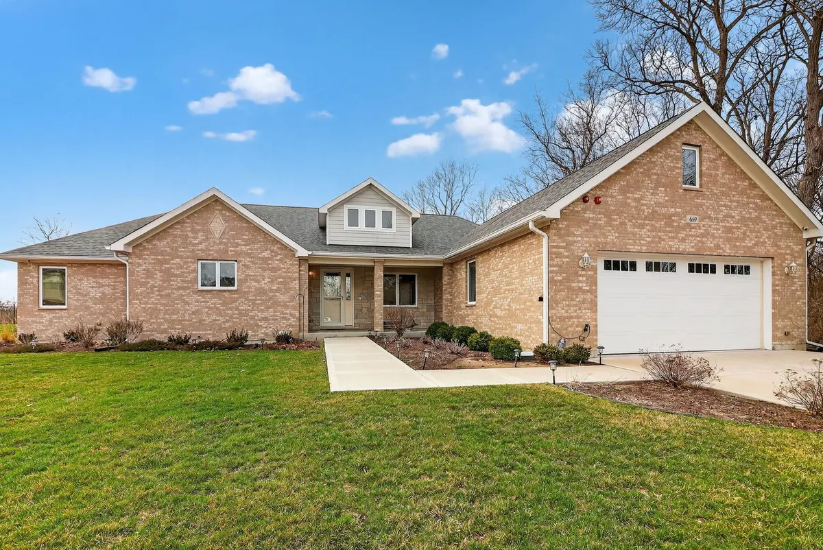 669 E Byron AVE, Addison, IL 60101