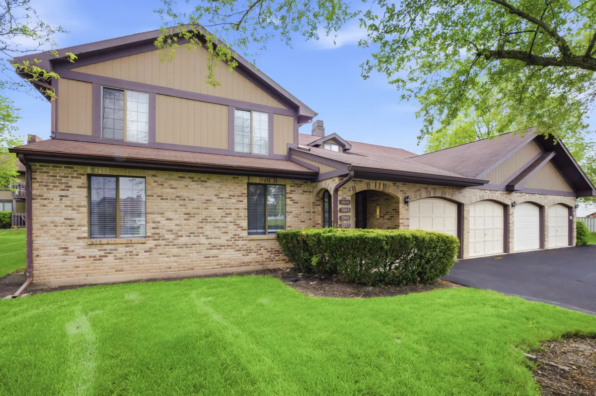 1925 Golf View DR #1A, Bartlett, IL 60103