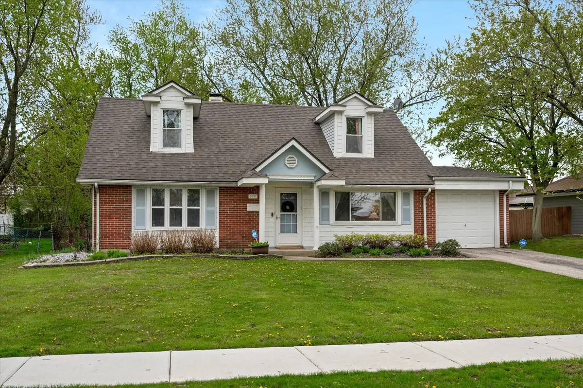 575 Jamison LN, Hoffman Estates, IL 60169