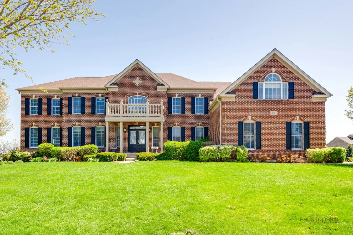 18 Tournament DR N, Hawthorn Woods, IL 60047
