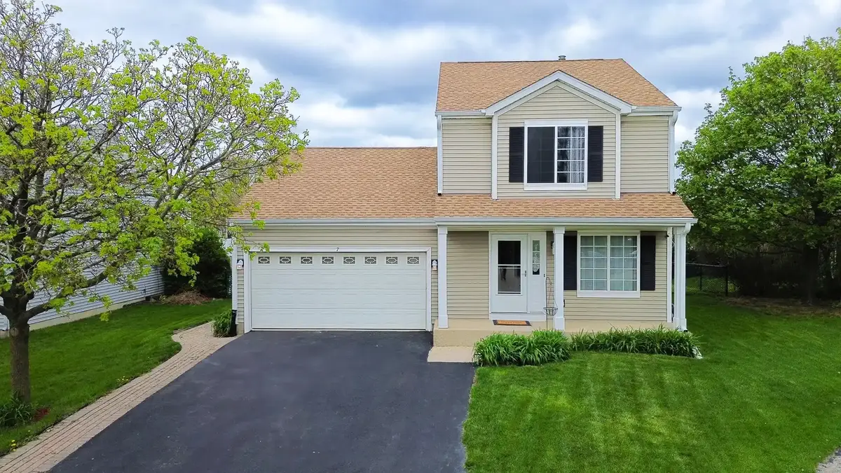7 Gladys CT, South Elgin, IL 60177