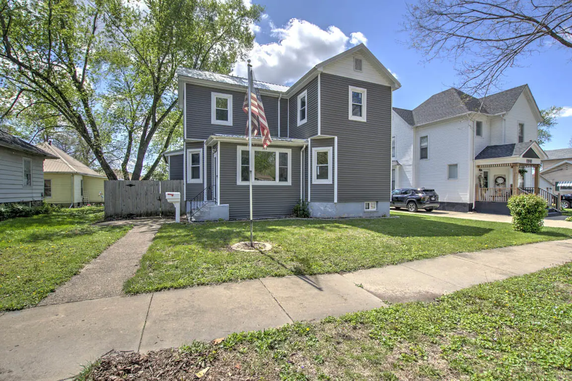 204 W South ST, Clinton, IL 61727