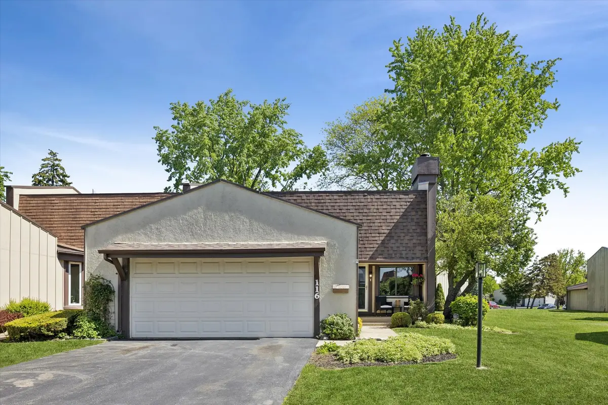 116 Cascade DR, Indian Head Park, IL 60525
