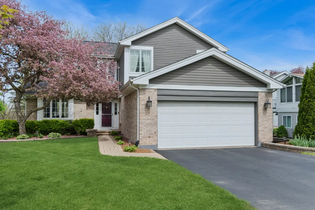 550 Rose LN, Bartlett, IL 60103