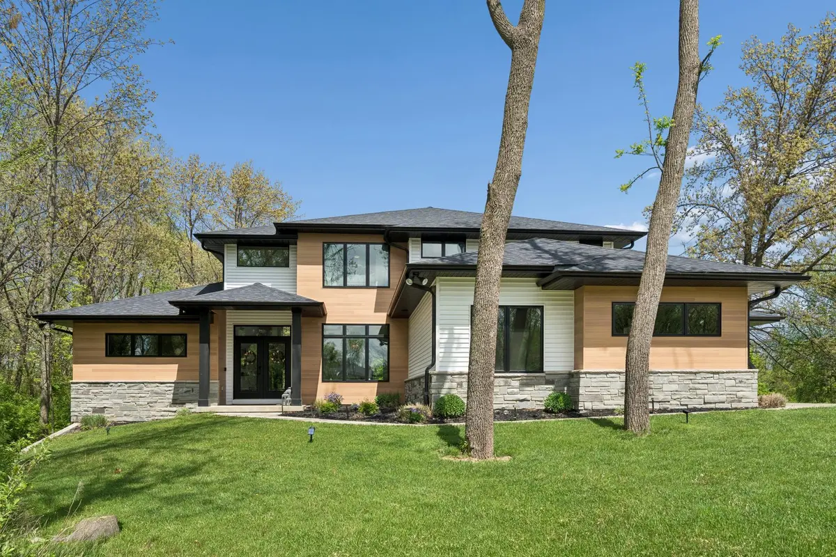 600 W 6th St CT, Coal Valley, IL 61240