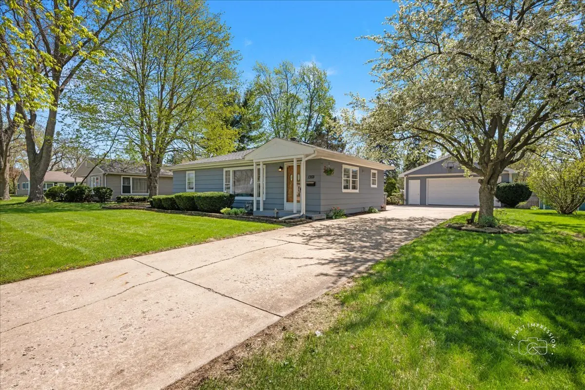 1359 Carol PL, Montgomery, IL 60538