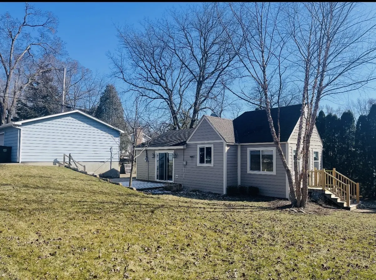 327 Kenwood DR, Round Lake Park, IL 60073