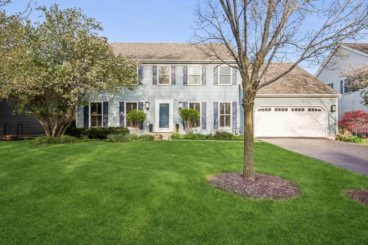 384 Whitney DR, Barrington, IL 60010