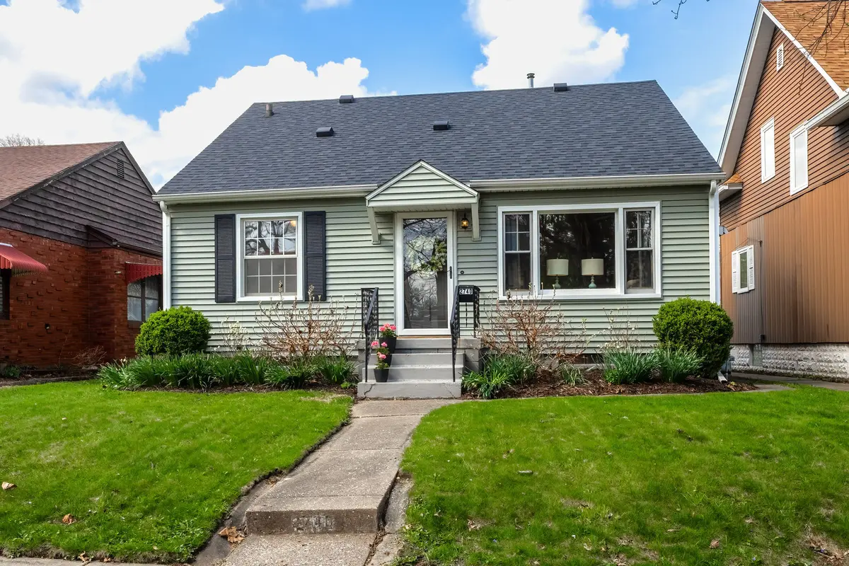 2740 E High ST, Davenport, IA 52803