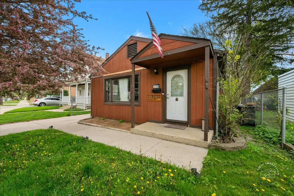 335 Silver ST, Elgin, IL 60123