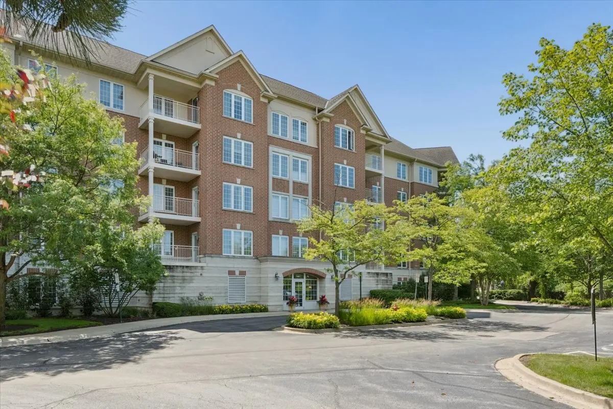 610 Robert York AVE #202, Deerfield, IL 60015