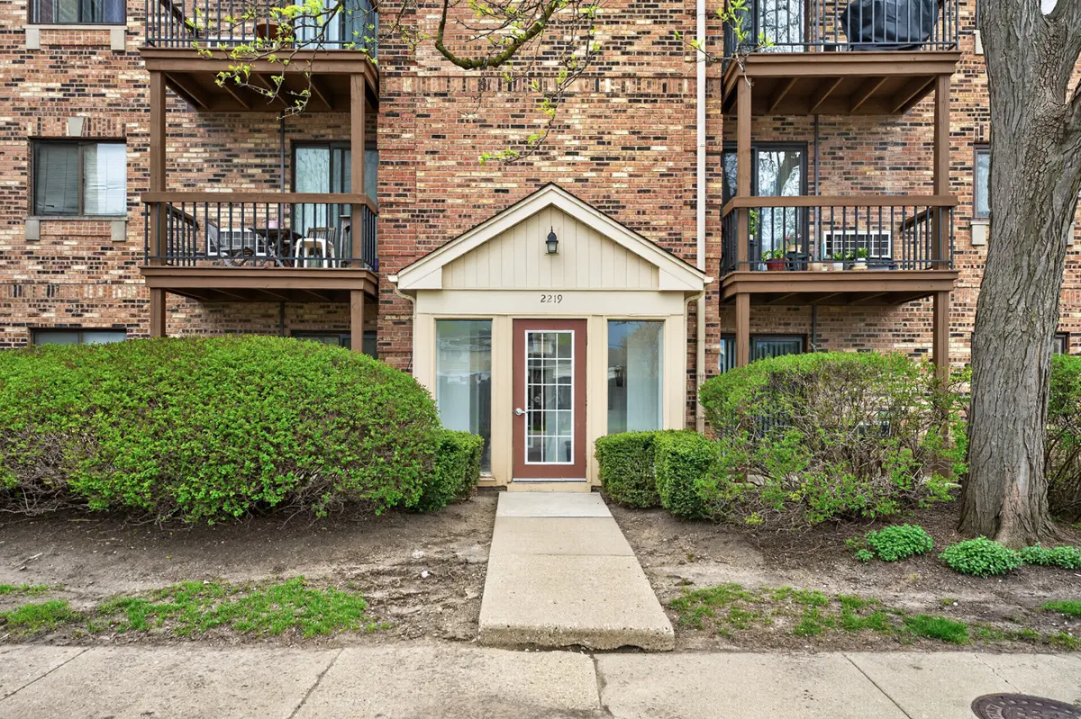 2219 NICHOLS RD #17A, Arlington Heights, IL 60004