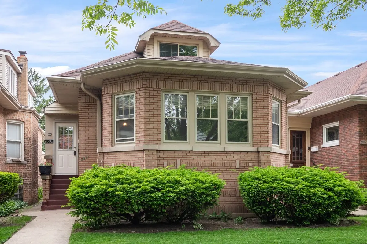 2531 W Morse AVE, Chicago, IL 60645