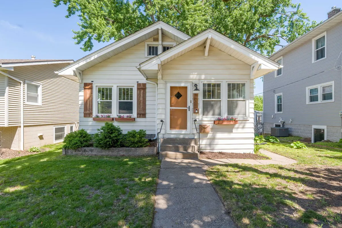 2607 Bridge AVE, Davenport, IA 52803