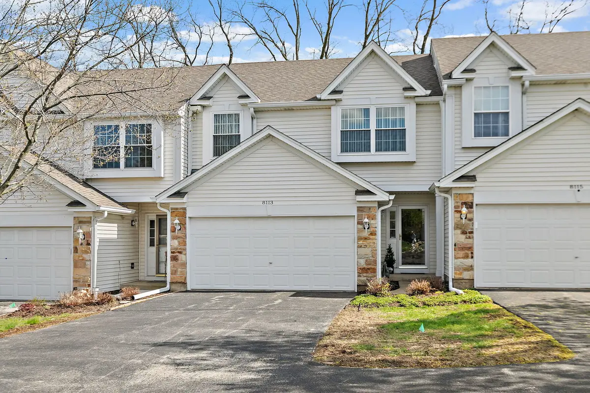 8113 Sierra Woods LN, Carpentersville, IL 60110