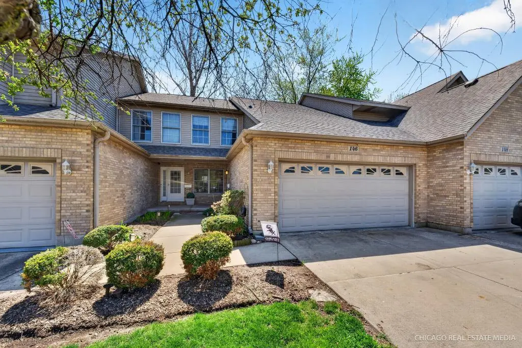 146 Mclaren DR, Sycamore, IL 60178