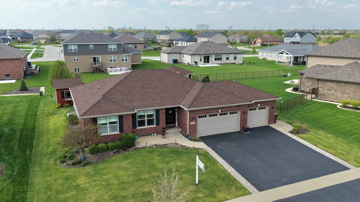 2373 Alta Vista DR, New Lenox, IL 60451