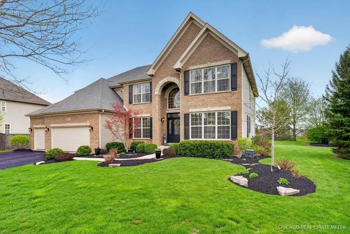 1807 Andover LN, Crystal Lake, IL 60014