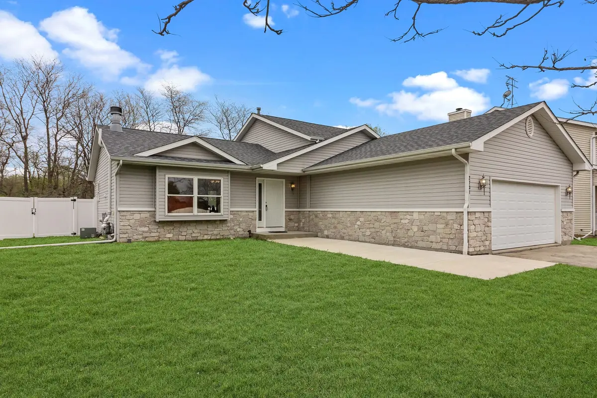 2731 Clines Ford DR, Belvidere, IL 61008