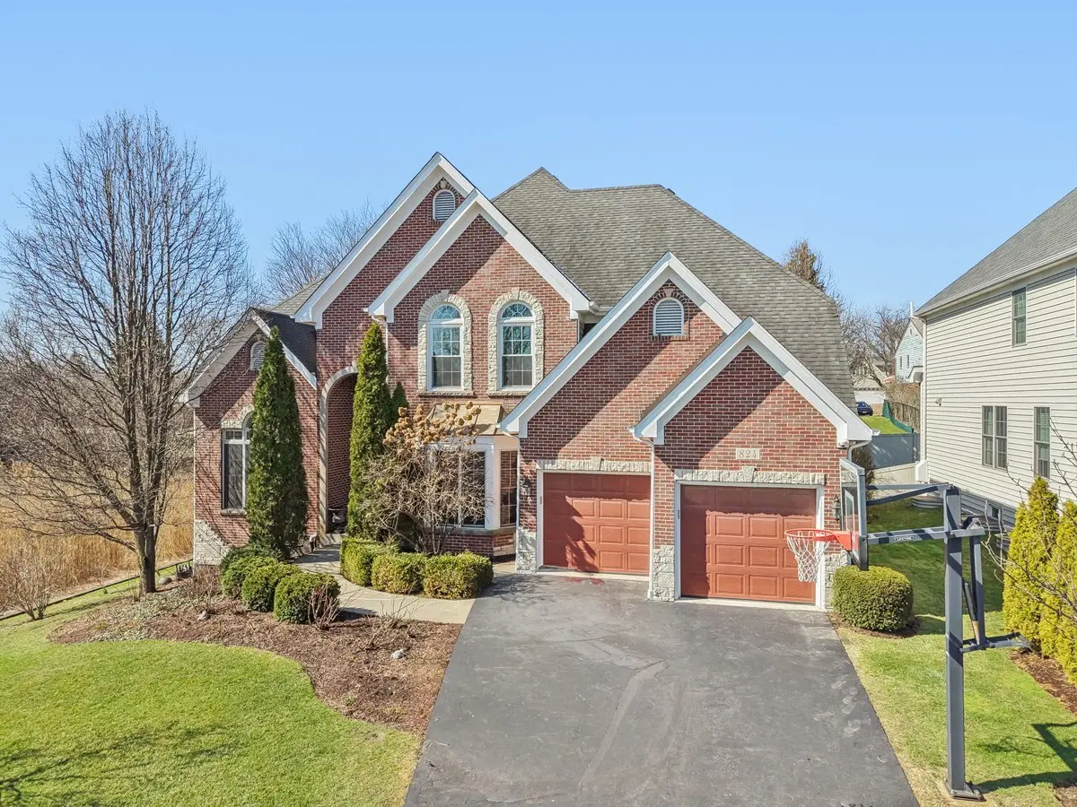 824 Megan CT, Westmont, IL 60559