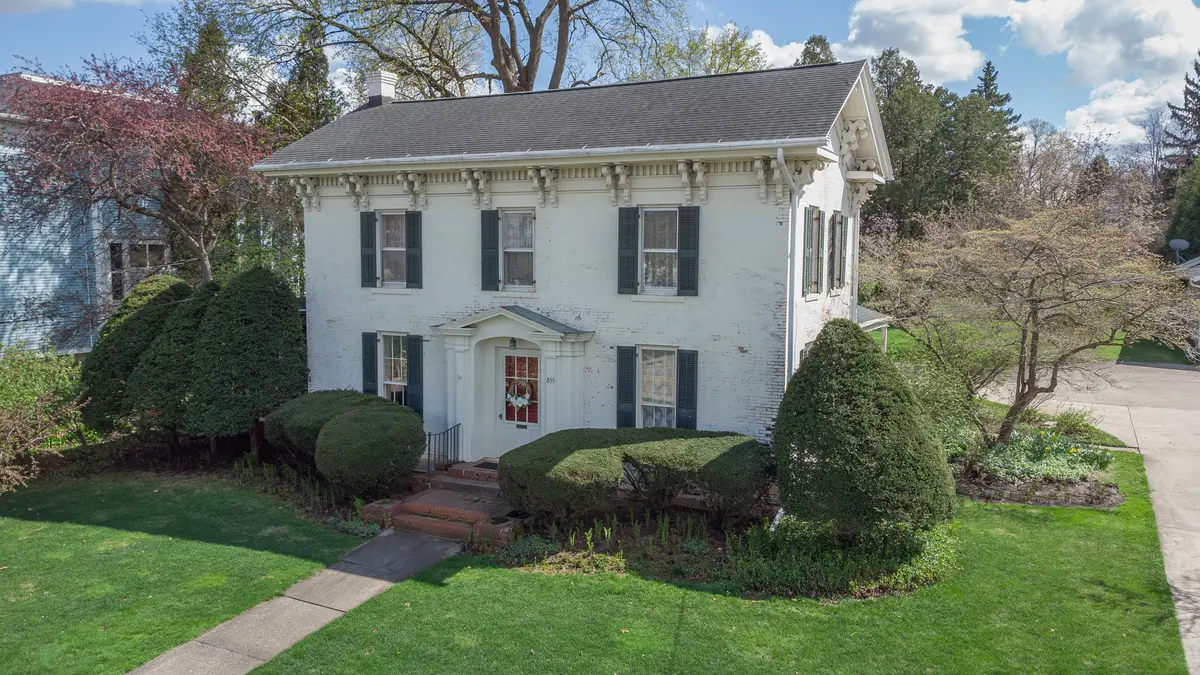 855 W Stephenson ST, Freeport, IL 61032