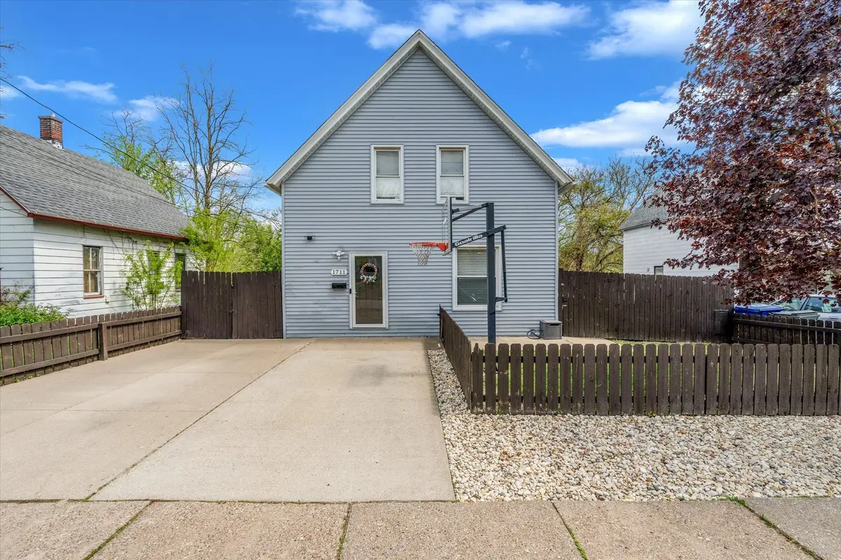 1711 Belle AVE, Davenport, IA 52803