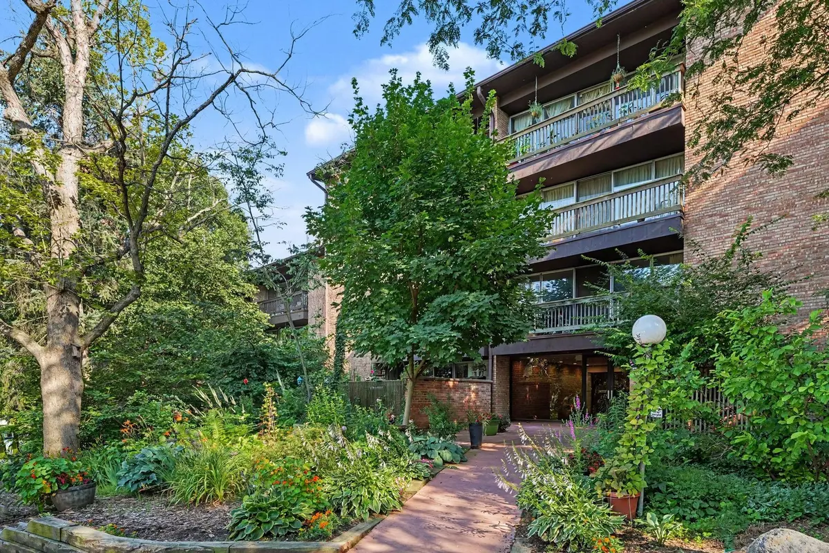 5700 Hillcrest LN #3L, Lisle, IL 60532