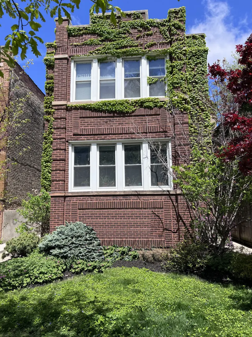 2604 W Argyle ST, Chicago, IL 60625