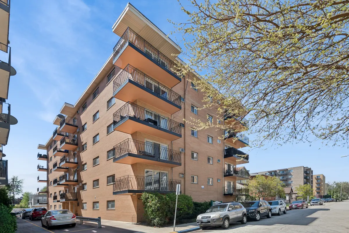 7432 Washington ST #202, Forest Park, IL 60130