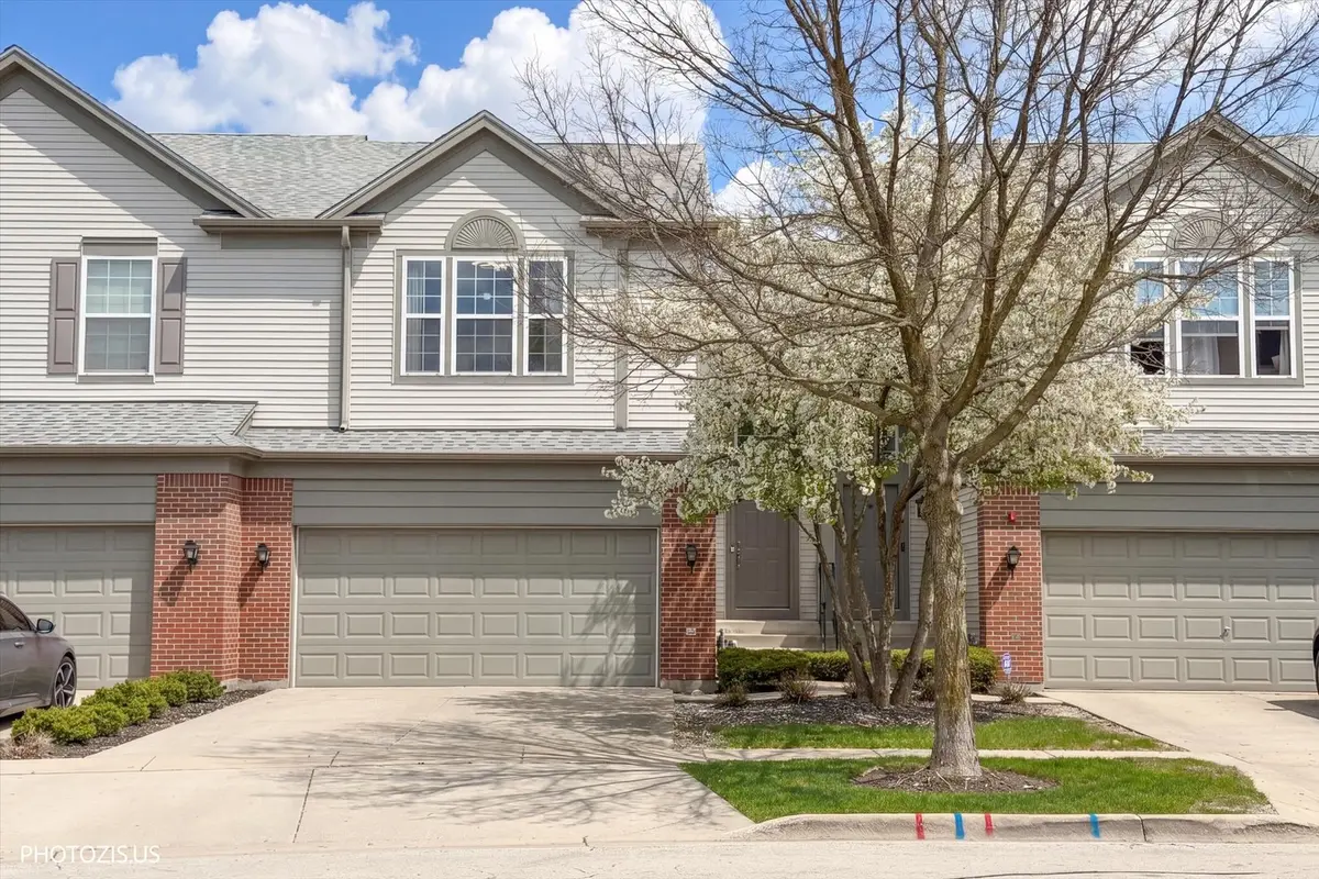 908 Elizabeth DR, Streamwood, IL 60107