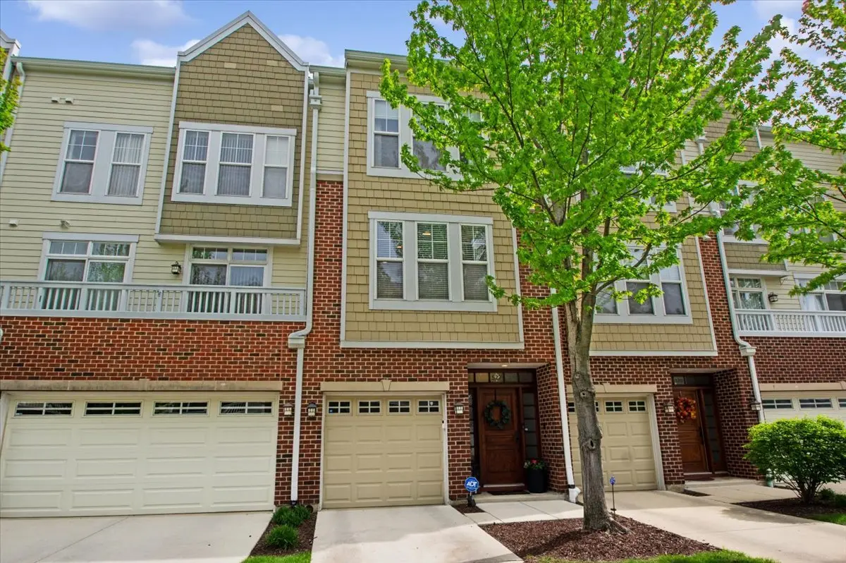 527 Grove LN, Forest Park, IL 60130