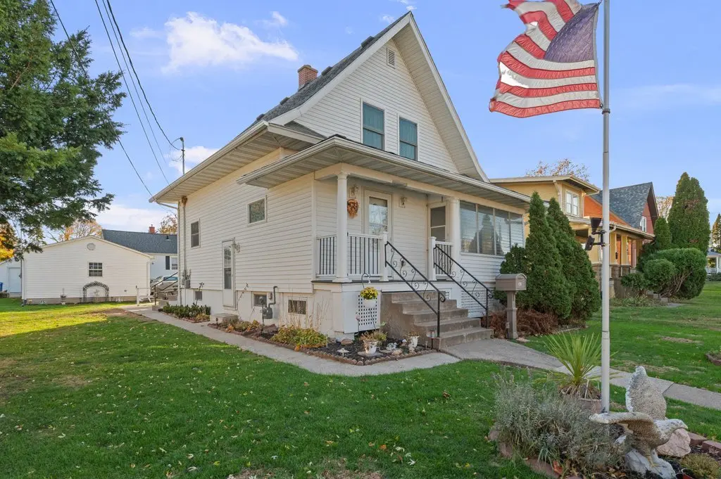 341 W 30th ST, Davenport, IA 52803