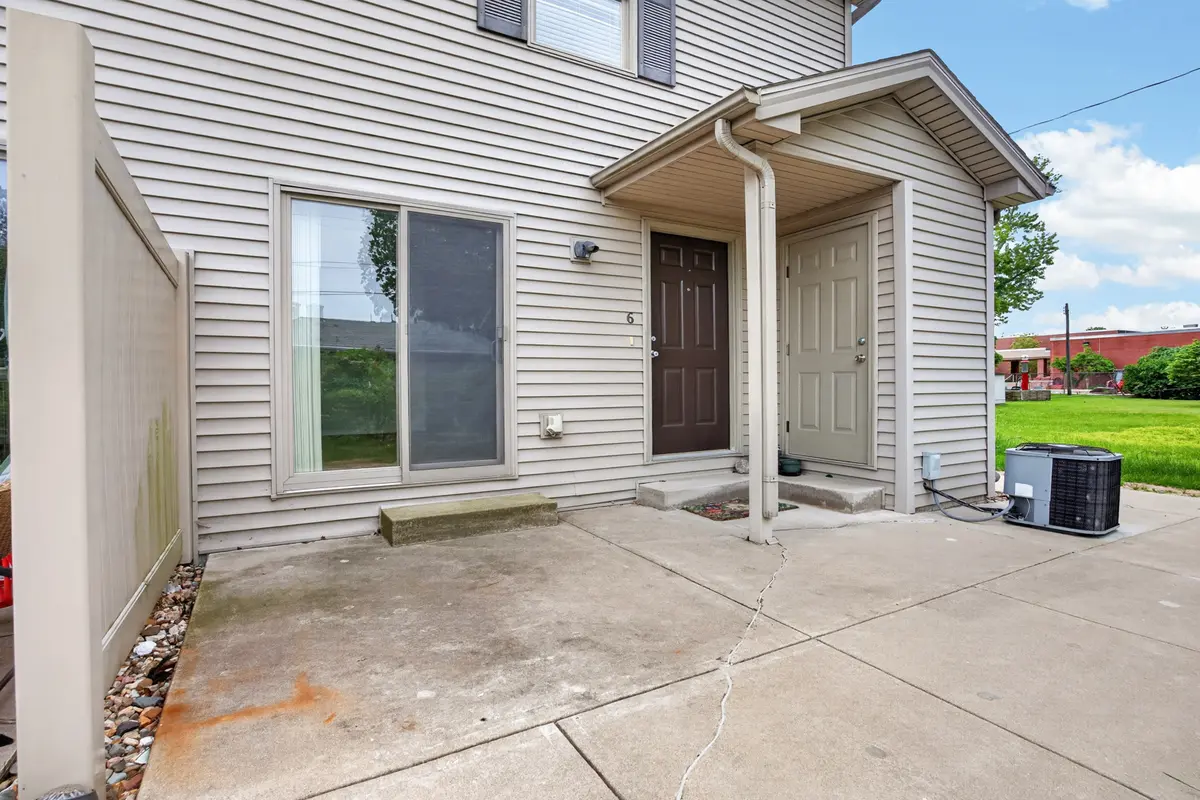 3 Ross DR #6, Bloomington, IL 61701