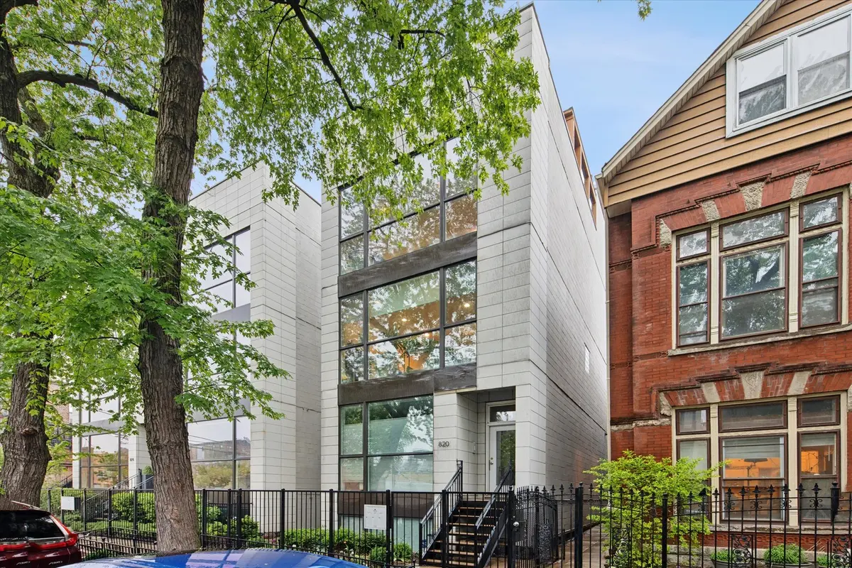 820 N Wood ST #3, Chicago, IL 60622