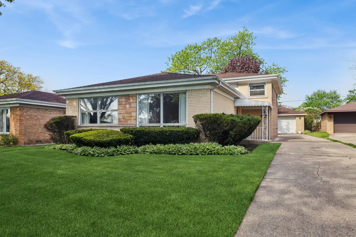 8538 N Oketo AVE, Niles, IL 60714