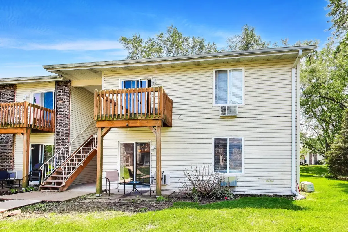 2400 LIGHT RD #112, Oswego, IL 60543