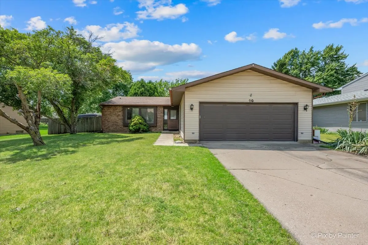 20 Wedgewood DR, South Elgin, IL 60177