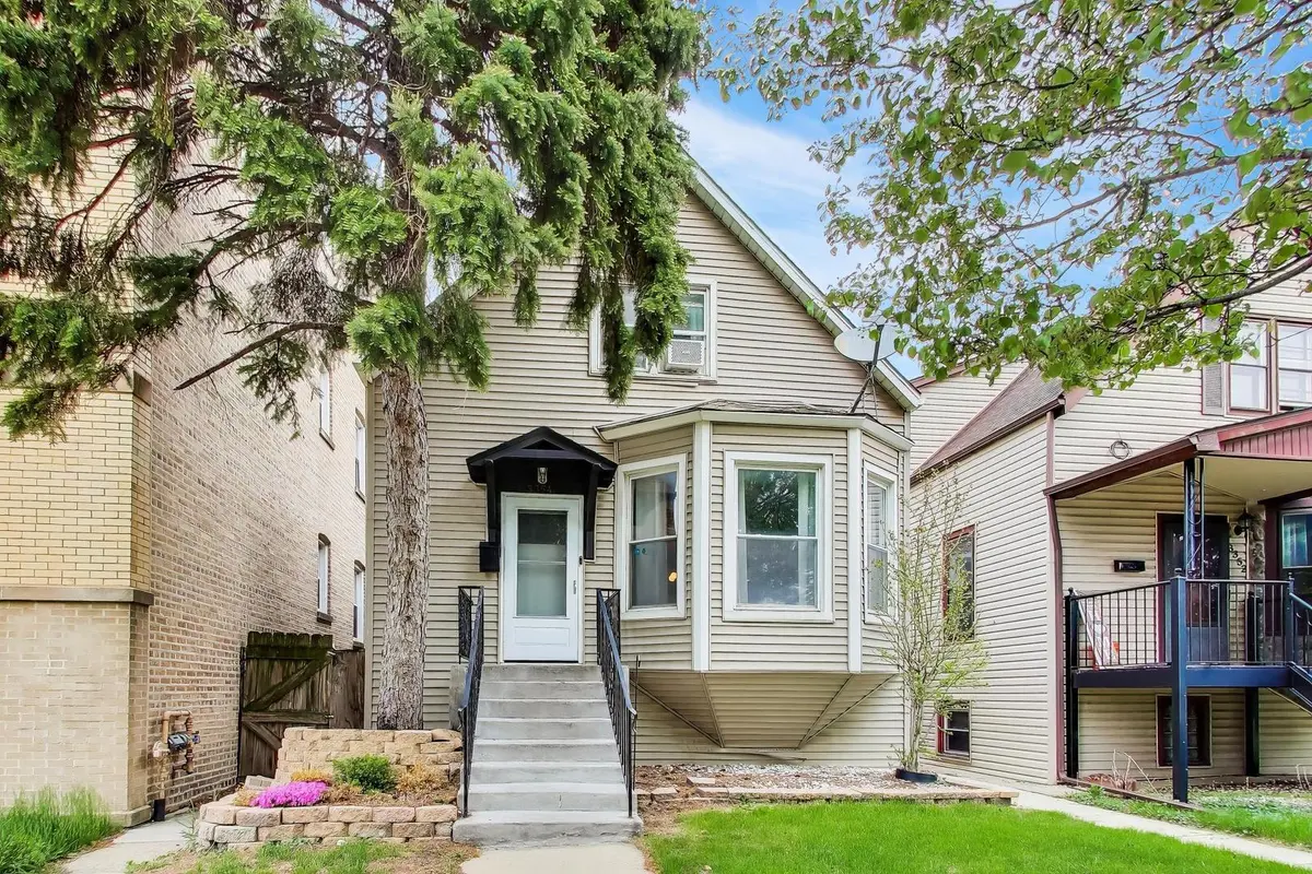 3354 W Pensacola AVE, Chicago, IL 60618