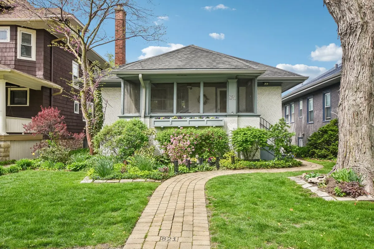 821 N Grove AVE, Oak Park, IL 60302