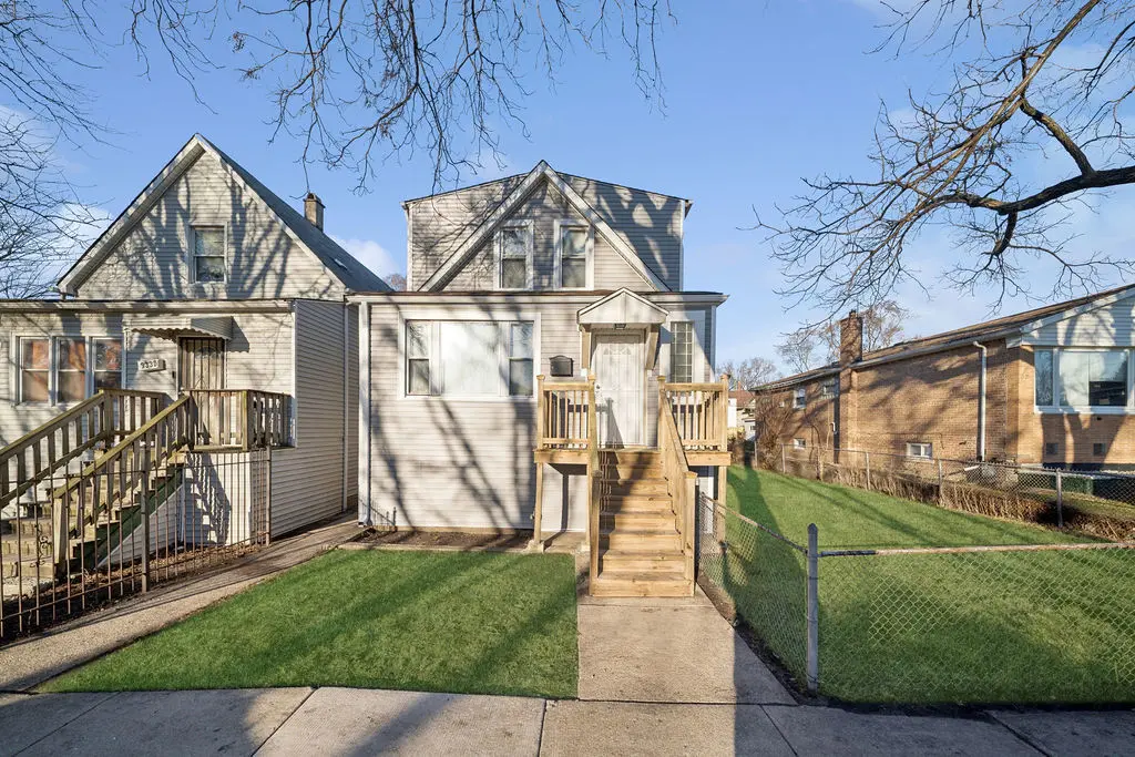 9328 S PAXTON AVE, Chicago, IL 60617