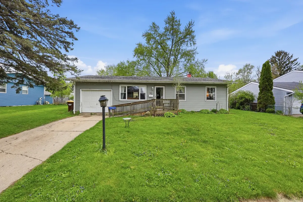 124 E Melody LN, Woodstock, IL 60098
