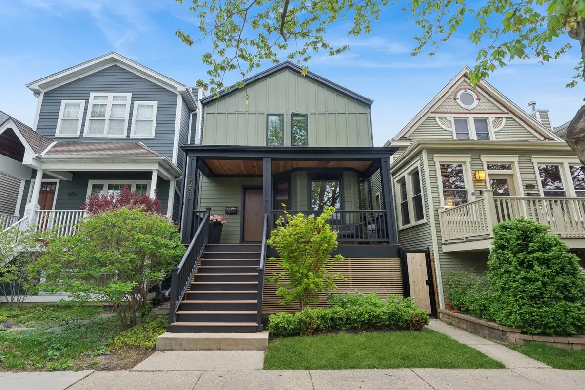 2250 W Berwyn AVE, Chicago, IL 60625