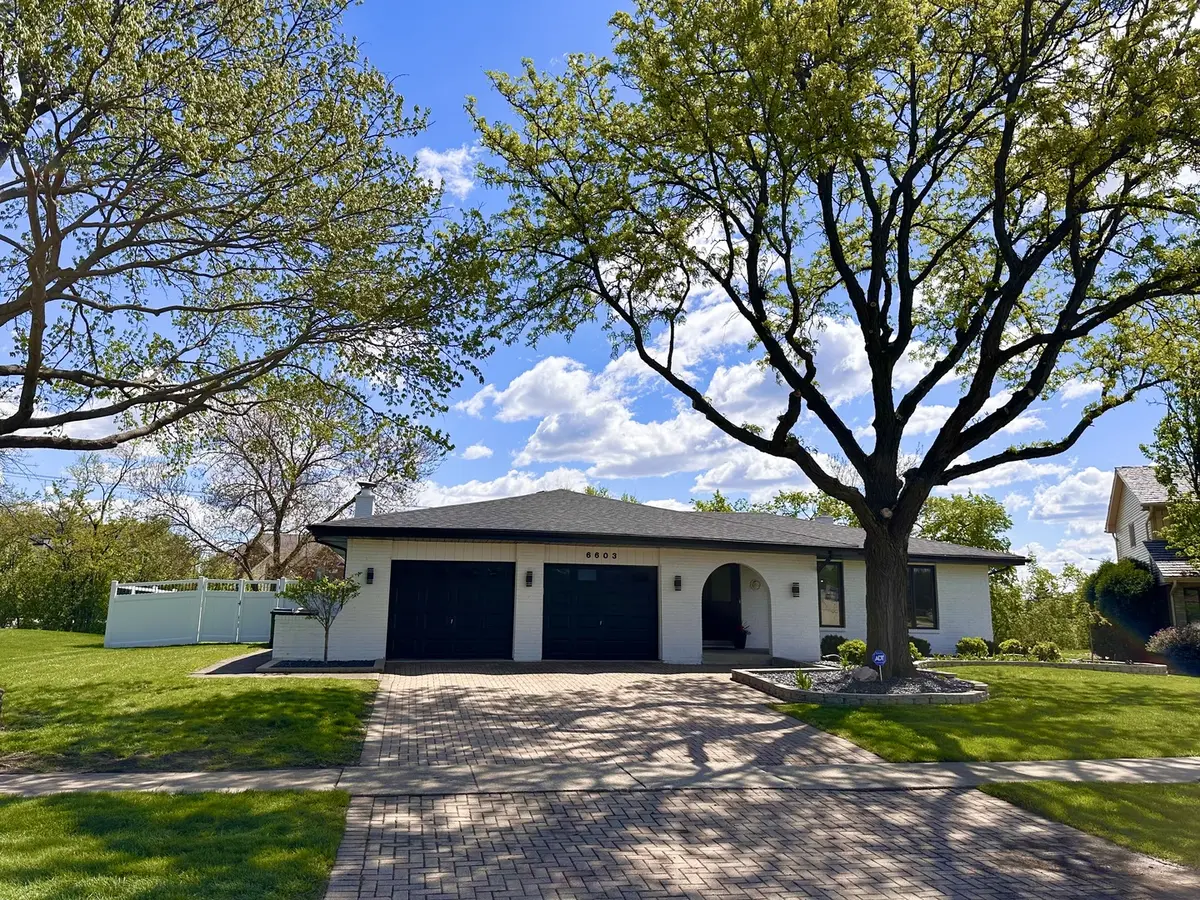 6603 Chaucer RD, Willowbrook, IL 60527