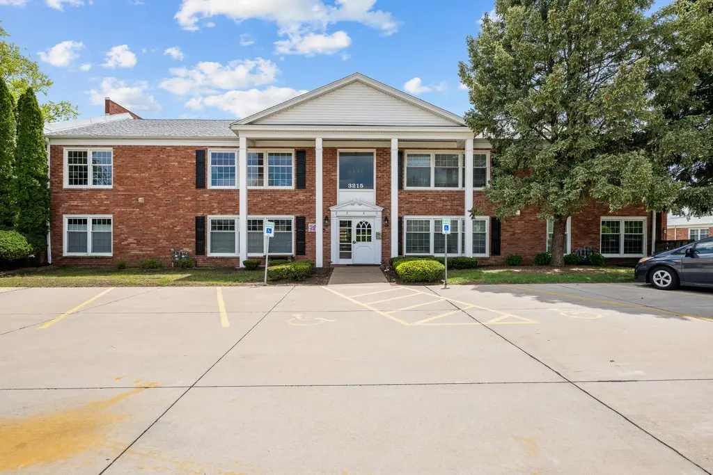 3215 E Locust ST #15, Davenport, IA 52803
